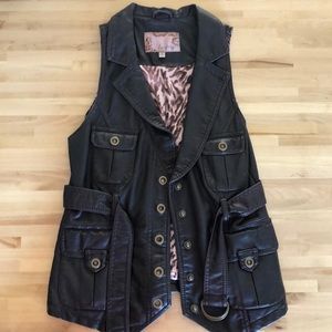 Daytrip women’s brown faux leather vest